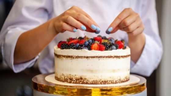8 Cake Decorating Tips for Home Bakers