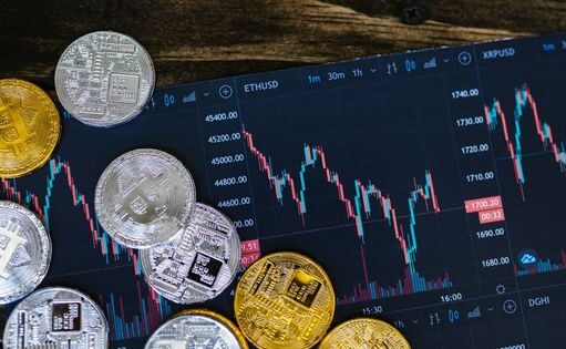 The Pros and Cons of Accepting Cryptocurrency as Payment